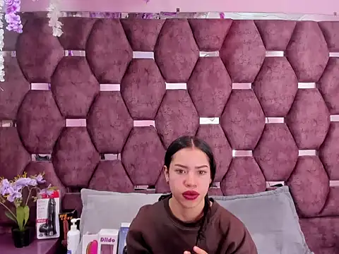 Snapshot of Nanis_James chatting on February 25, 2026, 2:43 am Nanis James online show from February 25, 2026, 2:43 am