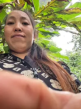 Huong-Ly online show from October 28, 2025, 5:33 am