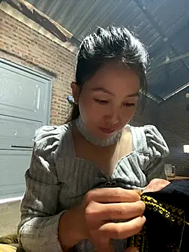 Huong-Ly online show from November 18, 2025, 1:55 am