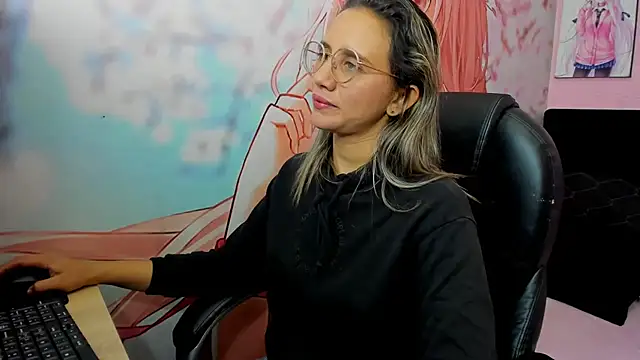 StarletTays online show from December 1, 2025, 1:21 am