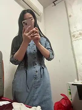 crhong666 online show from April 11, 2026, 12:37 am