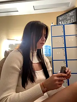 kimberlyy77 online show from October 15, 2025, 6:19 pm