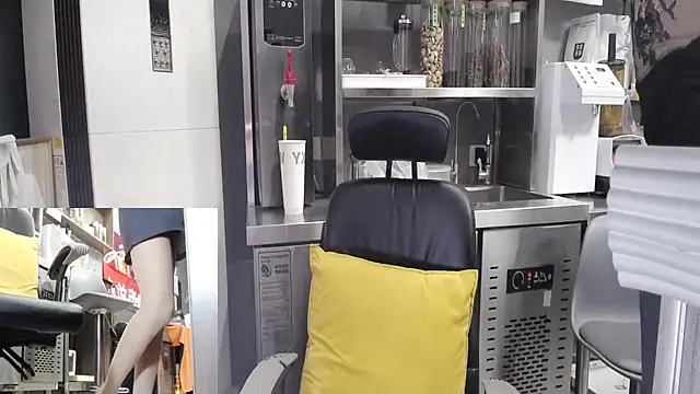 Snapshot of Eileen-L chatting on November 6, 2025, 12:55 am Eileen-L online show from November 6, 2025, 12:55 am