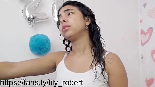 lily robertss  online show from September 13, 2025, 3:12 pm