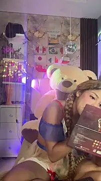 hannachris- online show from June 20, 2026, 12:58 am