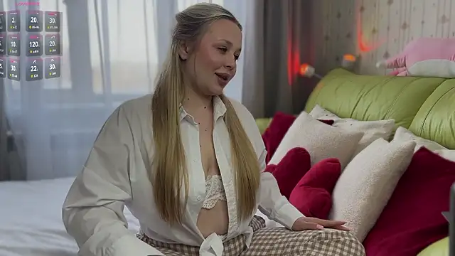 Estella Elwood online show from March 11, 2026, 5:35 am