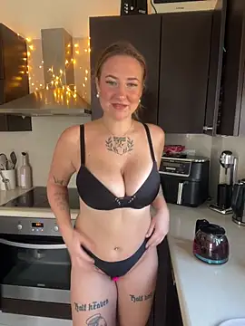 ManjaWinkler online show from December 1, 2025, 8:19 am