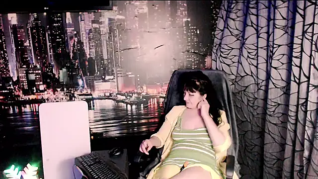 AMOURSWEET2025 online show from April 17, 2026, 5:49 pm