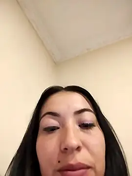 Snapshot of angelicroose2 chatting on October 29, 2025, 7:10 am angelicroose2 online show from October 29, 2025, 7:10 am