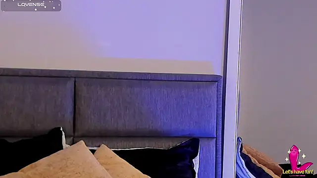 Snapshot of Emma__clark_ chatting on October 9, 2025, 12:36 pm Emma clark online show from October 9, 2025, 12:36 pm