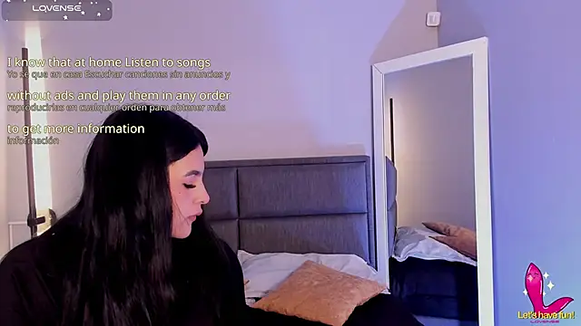 Snapshot of Emma__clark_ chatting on October 15, 2025, 12:05 pm Emma clark online show from October 15, 2025, 12:05 pm