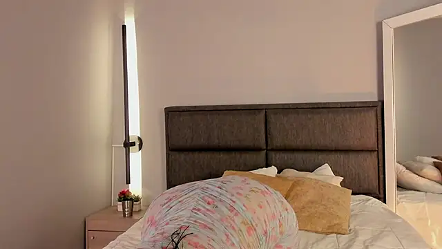 Emma  clark  online show from March 30, 2026, 12:28 pm