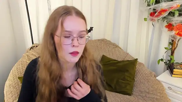 Snapshot of MandyMils chatting on October 25, 2025, 2:46 pm MandyMils online show from October 25, 2025, 2:46 pm