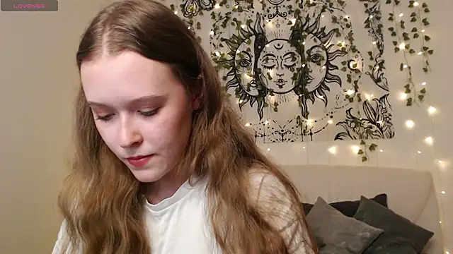 Snapshot of MandyMils chatting on November 14, 2025, 5:55 pm MandyMils online show from November 14, 2025, 5:55 pm