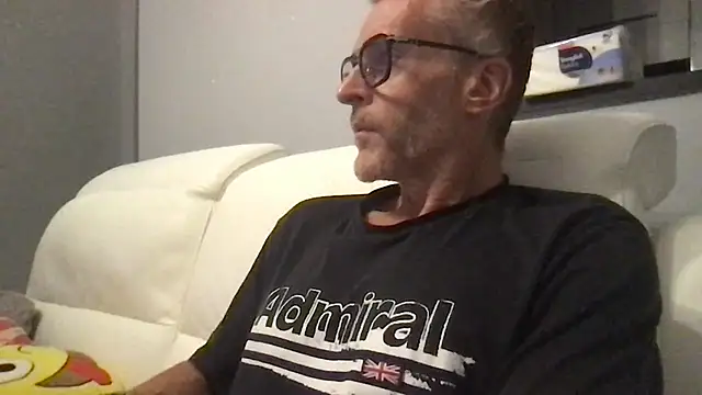 Snapshot of Axl_hot chatting on September 11, 2025, 7:58 pm Axl hot online show from September 11, 2025, 7:58 pm