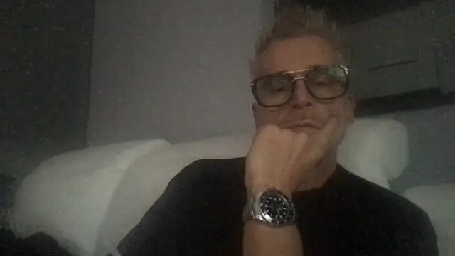 Snapshot of Axl_hot chatting on September 25, 2025, 4:43 pm Axl hot online show from September 25, 2025, 4:43 pm