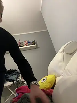 Axl hot online show from February 25, 2026, 12:53 am