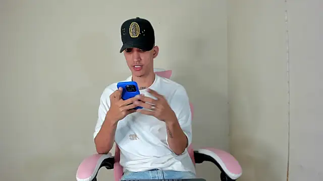 Snapshot of Richard27_ chatting on September 30, 2025, 5:12 am Richard27 online show from September 30, 2025, 5:12 am