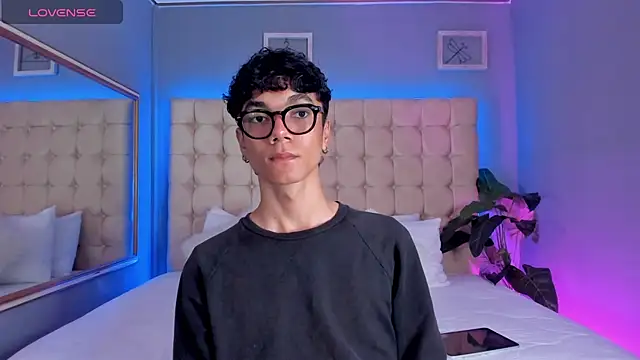 Phillicious   online show from September 22, 2025, 9:28 pm