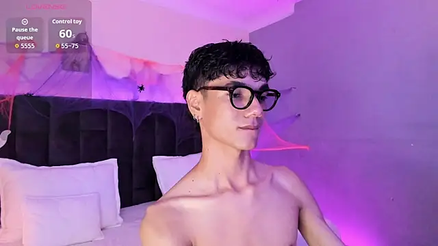 Phillicious   online show from October 30, 2025, 11:38 pm