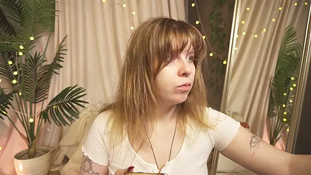 Snapshot of Sense_Of_Rosemary chatting on October 26, 2025, 6:08 am Sense Of Rosemary online show from October 26, 2025, 6:08 am