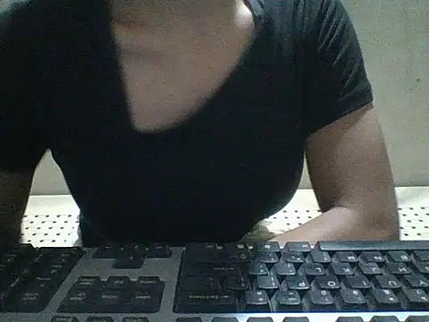 Snapshot of Skinny_PinayGirljust18 chatting on February 27, 2026, 1:00 pm Skinny PinayGirljust18 online show from February 27, 2026, 1:00 pm