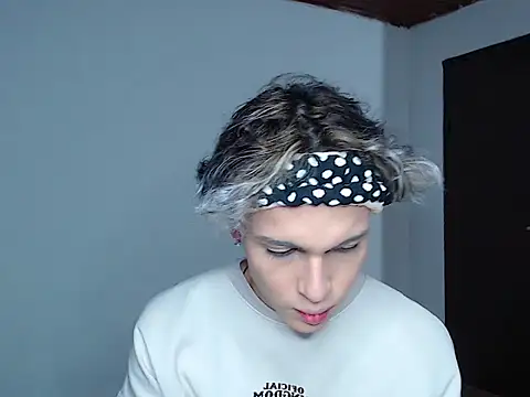 john vichenso online show from October 30, 2025, 10:32 pm