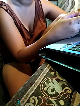 Snapshot of Lovelyann02 chatting on June 11, 2026, 5:05 am Lovelyann02 online show from June 11, 2026, 5:05 am