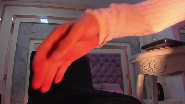 Xara Blis online show from September 19, 2025, 4:47 am