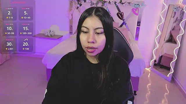 ZURY TAY online show from October 18, 2025, 11:55 am