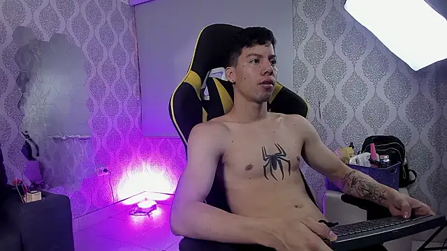 Twink sensationx online show from February 18, 2026, 1:18 pm