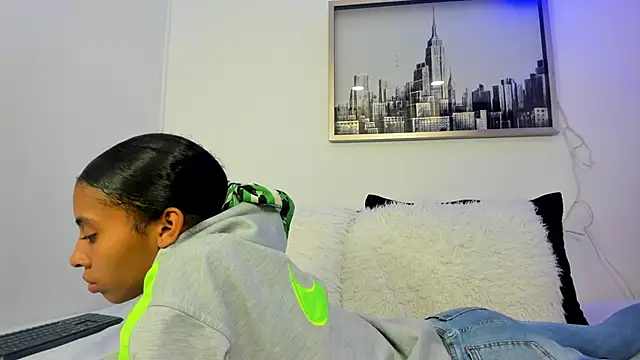 Snapshot of sarah_ashbourne chatting on October 6, 2025, 12:35 pm sarah ashbourne online show from October 6, 2025, 12:35 pm