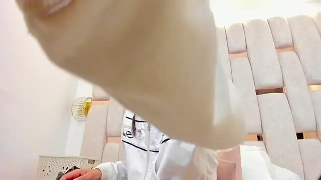 Snapshot of sarah_ashbourne chatting on October 24, 2025, 12:45 pm sarah ashbourne online show from October 24, 2025, 12:45 pm