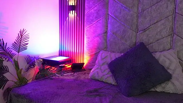 maddy1y  online show from February 24, 2026, 12:03 pm