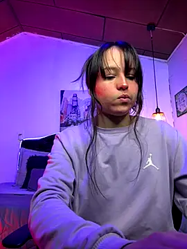 Snapshot of Eymmy_24 chatting on October 10, 2025, 11:37 pm Eymmy 24 online show from October 10, 2025, 11:37 pm