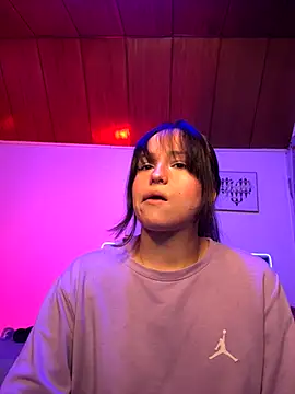 Snapshot of Eymmy_24 chatting on November 11, 2025, 3:17 am Eymmy 24 online show from November 11, 2025, 3:17 am