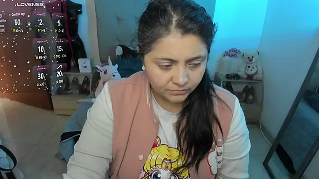 TifanyAmazinng online show from December 17, 2025, 12:22 pm