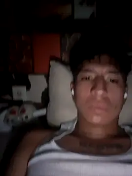 Snapshot of Fvrxxo19cm chatting on October 15, 2025, 9:53 am Fvrxxo19cm online show from October 15, 2025, 9:53 am