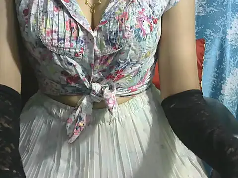 sheetal-sheetal95 online show from April 23, 2026, 6:10 pm