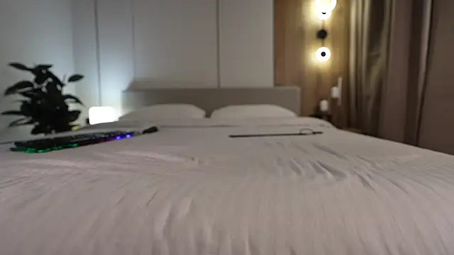 Noctivelle online show from December 13, 2025, 7:53 pm