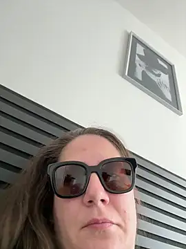 melanie75020 online show from February 21, 2026, 9:43 am