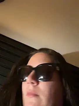 melanie75020 online show from March 3, 2026, 10:48 pm