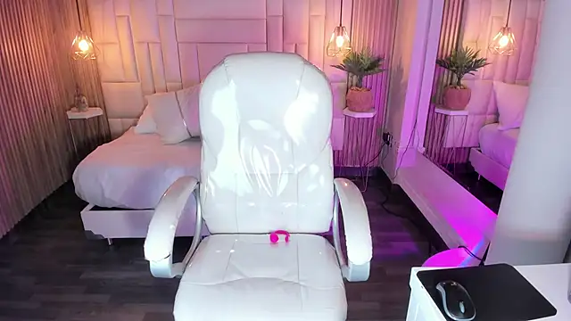 DulceGreem online show from October 20, 2025, 11:54 am