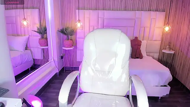 DulceGreem online show from December 18, 2025, 11:38 am