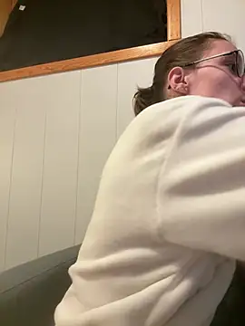 HoneySquirrel online show from February 20, 2026, 8:42 pm