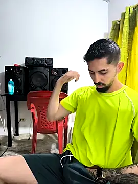 Snapshot of giannis090 chatting on October 24, 2025, 8:16 pm giannis090 online show from October 24, 2025, 8:16 pm