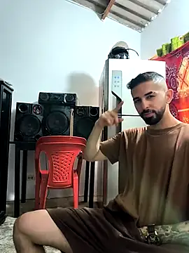 Snapshot of giannis090 chatting on November 9, 2025, 9:13 pm giannis090 online show from November 9, 2025, 9:13 pm