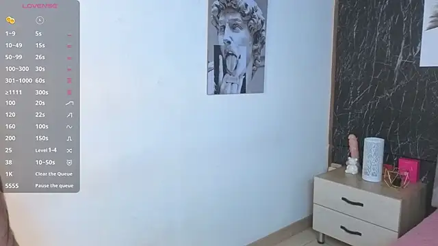 emmi collinss online show from October 10, 2025, 7:35 pm