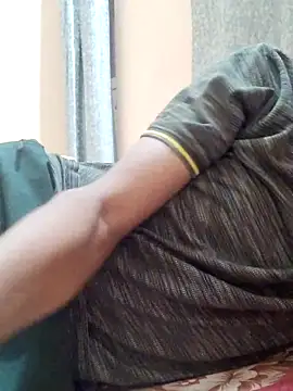 Snapshot of INTERNATIONAL0001 chatting on October 24, 2025, 2:02 pm INTERNATIONAL0001 online show from October 24, 2025, 2:02 pm