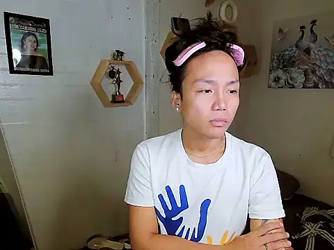 Snapshot of YourNikkieXxx chatting on October 11, 2025, 4:49 pm YourNikkieXxx online show from October 11, 2025, 4:49 pm